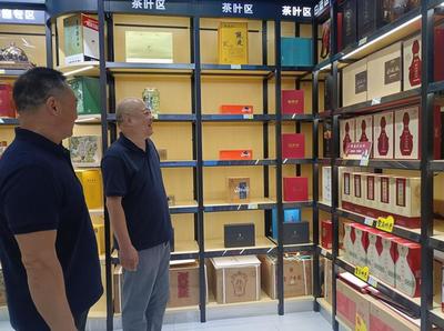 河南酒協監事長王雷一行深入漯河市酒類市場調研，助力酒類經營規范發展